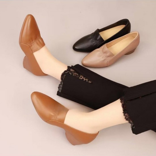 Bequeme Damenschuhe mit niedrigem Absatz aus Synthetikleder